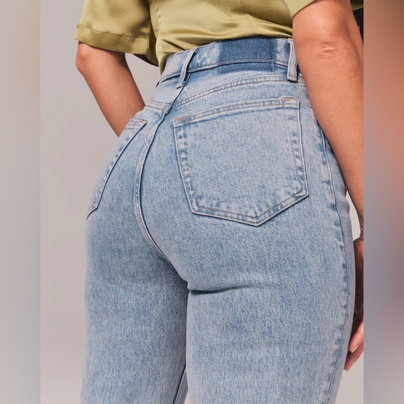 Curve Love Criss-Cross Waistband Ultra High Rise 90s Straight Jean - Picture 7 of 9